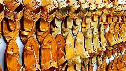 kolhapur News central government Give GI certificate to 32 artisans making Kolhapuri chappals