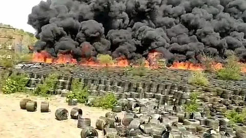 wardha news, massive fire at dhanodi bahaddarpur near wardha