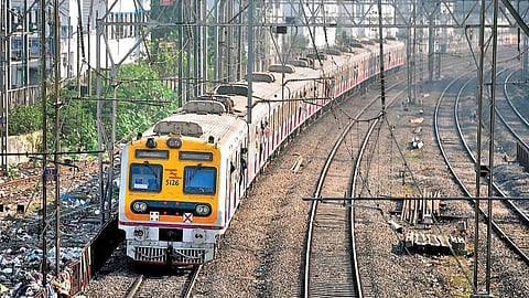 Mumbai Local Train News: कल्याणच्या पुढे १५ डब्याची लोकल सेवा कधी धावणार? रेल्वे अधिकाऱ्यांनी दिली मोठी अपडेट