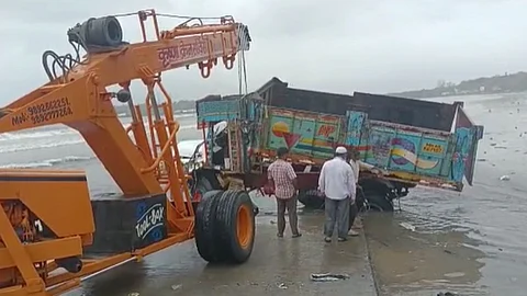 Truck In Sea Of Mumbai