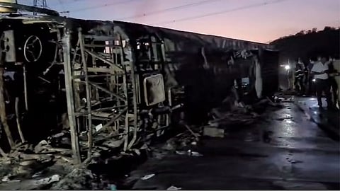 Samruddhi Mahamarg Vidarbha Travels Accident