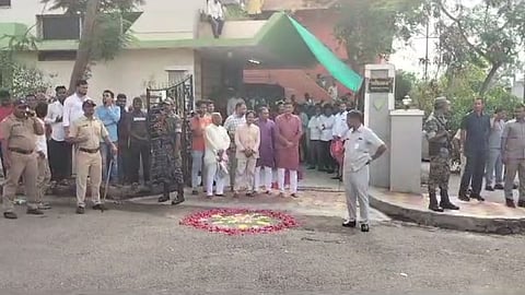 big blow to BJP four former corporator resignation will join to brs