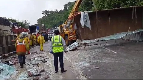 Mumbai-Pune Expressway Two trucks Accident in borghat traffic stopped