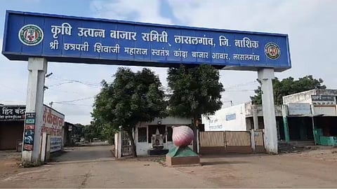 Nashik Onion market auction closed for third day License of traders will be cancelled