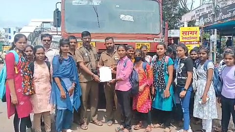 karad, students, msrtc bus, bus