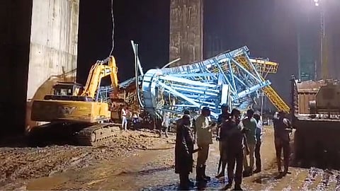 grader machine collapse On Samriddhi Mahamarg thane shahapur 14 people have died so far many injured