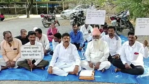 farmers protests at pune irragation office for ujani dam water