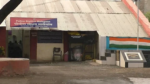 Wardha Crime News 17-year-old girl Physical abuse by 42-year-old man malegaon taluka incident