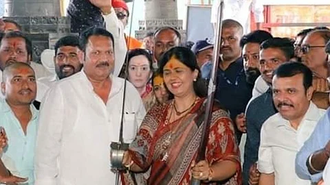 pankaja munde, udayanraje bhosale, shikhar shingnapur