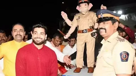 Shiv Thakare Welcomes To Police Ganpati Bappa