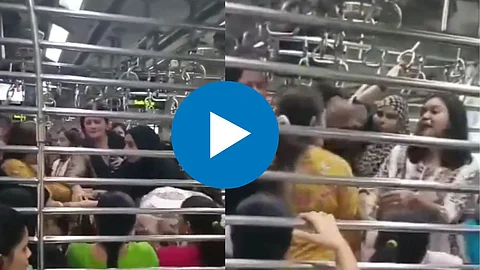 Women Fight in Local Train