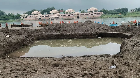 Pandharpur Ganesh Visrajan, chandrabhaga river