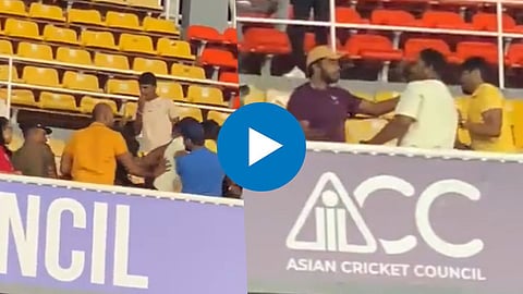 Fight In Cricket Stadium