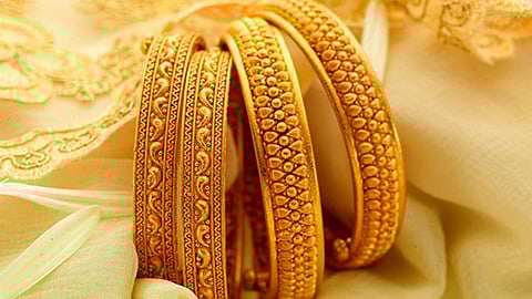 Gold Price: आत्ताच खरेदी करा सोनं; दर गगनाला भिडण्याची शक्यता, लग्नाच्या दागिन्यांच्या विक्रीत ५० टक्क्यांची वाढ