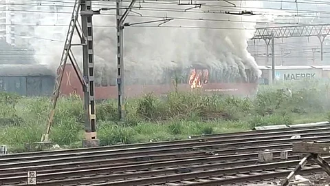Kalyan Train Fire News