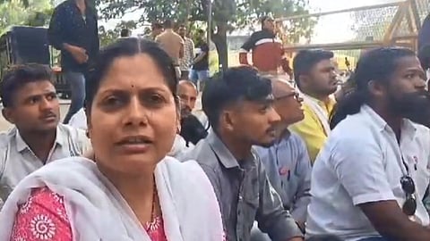 sharvari tupkar andolan after police took charge of ravikant in buldhana