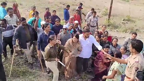 andolan to stop nilwande dam water in akole near nagar