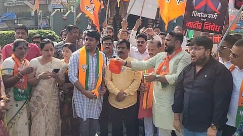 Maharashtra BJP Agitation In Nashik Pune Kolhapur Against Priyank Kharge Controversial Statment on Veer Savarkar