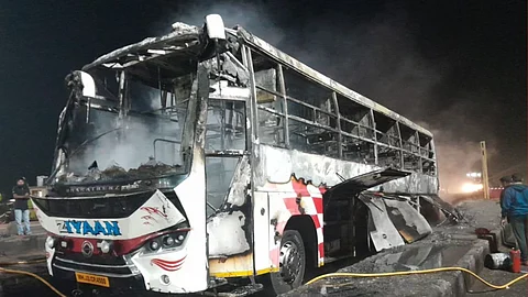 bus caught fire near tasawade toll plaza karad