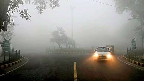 Weather Update: देशातील या राज्यांमध्ये कडाक्याच्या थंडीसह पसरणार दाट धुक्याची चादर, हवामान विभागाने दिला इशारा