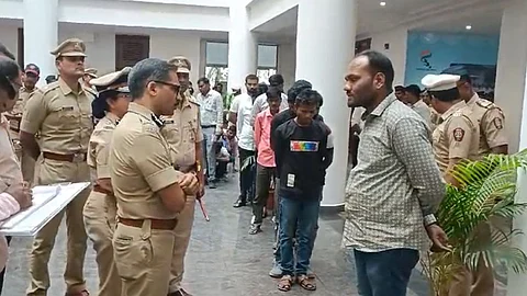 Nagpur criminal parade : नागपूर पोलिसांचा 'पुणे पॅटर्न', गुन्हेगारीचा नायनाट करण्यासाठी नवे पोलीस आयुक्त सज्ज