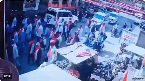 Accident CCTV Footage :चालकाला हृदयविकाराचा झटका; अनियंत्रित कारने 5 जणांना चिरडलं