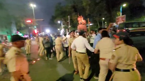 pune police charged five yuvak congress karykarta
