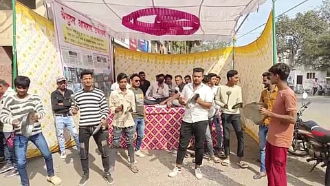 youth protests near buldhana muncipal council office