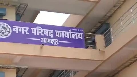 acb arrests ahmedpur muncipal chief officer and one in five lakh bribe case