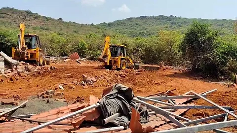 Sindhudurg : आंबोली ग्रामस्थांच्या लढ्याला आलं यश, हिरण्यकेशी परिसरातील अनधिकृत रिसॉर्ट जमीनदोस्त