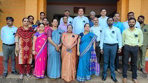 sindhudurg teachers condemns rule of dress code in schools