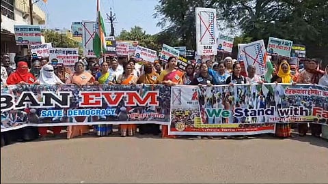 conduct election on ballot paper and not on evm demands citizens chandrapur