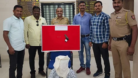 nanded police arrests youth along with pistol