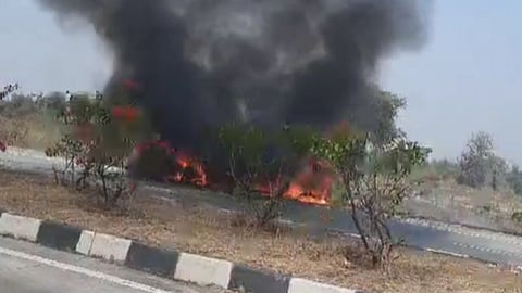 Car Burnt In Yavatamal