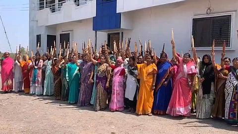 women morcha for water in mohol