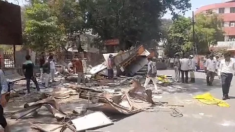 solapur municipal corporation removed encroachment near zilla parishad