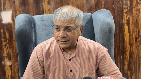 Maharashtra Politics: निकालानंतर सत्तेसोबत जाणार, प्रकाश आंबेडकर यांचे मोठं संकेत