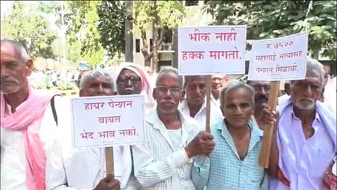 pensioners protest demanding minimum pension to rs 7500