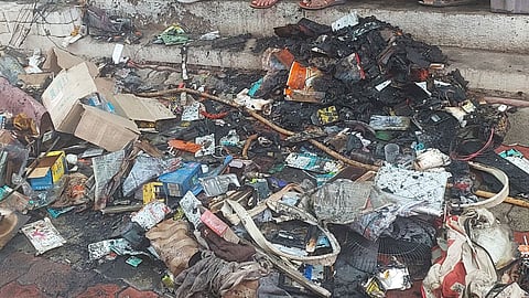 fire broke out in mobile shop near nashik