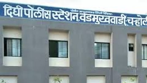 20 year old driver booked for hitting traffic constable in pimpri chinchwad