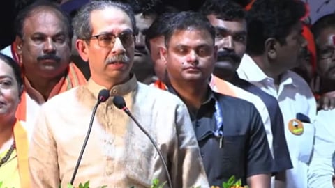 Uddhav Thackeray: भ्रष्टाचार करा, भाजपमध्ये या ही मोदी गॅरंटी.. नवनीत राणांच्या बालेकिल्ल्यात ठाकरेंनी डागली तोफ!
