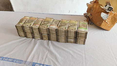 40 Lakh Cash Seized