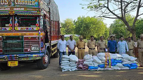 dhule police seized gutkha worth rs 10 lakh 62 thousand