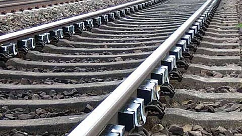 local farmers opposed the land acquisition at ambivali manivali of kalyan murbad railway line