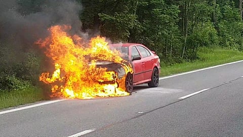 Car Fire Safety Tips: धावणाऱ्या वाहनांना आग का लागते? काय आहे कारण, कसा कराल बचाव?