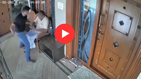 Viral Video: संपत्तीसाठी लेकाचे राक्षसी कृत्य! जन्मदात्याला लाथा- बुक्क्यांनी बेदम मारहाण; वडिलांचा मृत्यू.. घटना CCTVत कैद