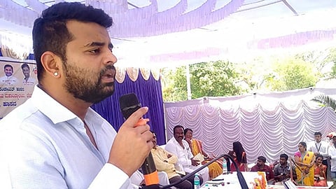 Prajwal Revanna scandal: सेक्स स्कँडलने कर्नाटकच्या राजकारणात खळबळ! देवेगौडांच्या नातू अन् मुलावर गुन्हा दाखल; शेकडो क्लिप्स व्हायरल