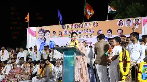 pakaja munde appericiate manoj jarange patil on maratha reservation