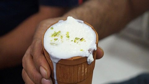 Lassi Benefits: लस्सी प्या आणि तंदरुस्त राहा; आरोग्यावर होणारे भन्नाट फायदे माहितीयेत का?