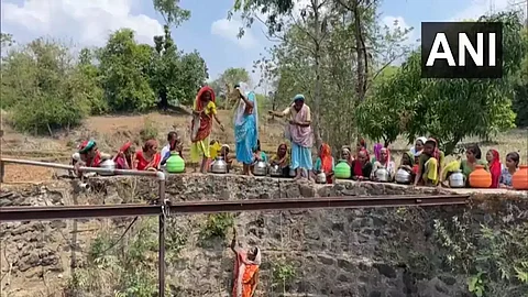 Maharashtra Drought: राज्यात पाणीटंचाईच्या झळा तीव्र; नद्या आटल्या, विहिरी कोरड्याठाक, हंडाभर पाण्यासाठी वणवण